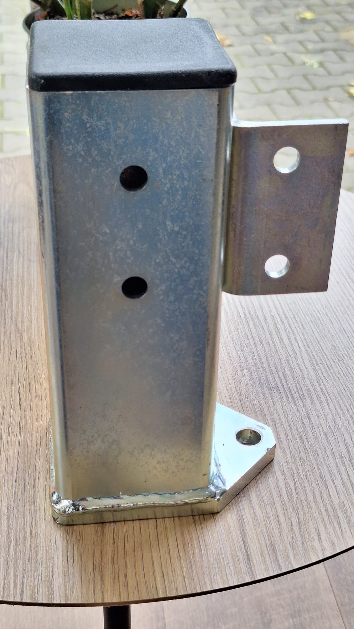 Verzinkter Stahlfuß 80x80x225 mm - massive Ausführung mit 10 mm Bodenplatte